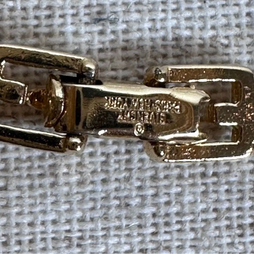 Elegant Givenchy Gold Link Bracelet - Picture 3 of 6